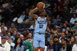 状态不佳！莫兰特上半场7中1仅得3分2板3助 还有3失误