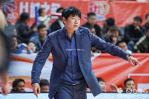 青岛记者：山东表现让我想起去年青岛 常规赛高歌猛进季后赛轻敌