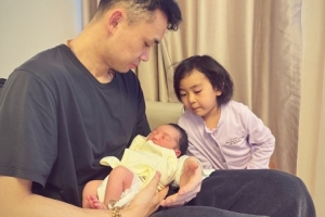 一家四口！原帅更博晒照迎二胎：致敬伟大的老婆！