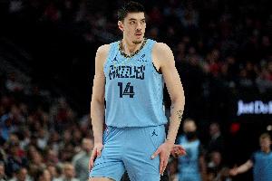 内线巨兽！埃迪狂揽生涯新高21板 另有6分6助7前场板 正负值+21