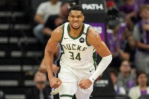 字母哥两战合砍至少70分30板30助 NBA历史自1968年的张伯伦后首人