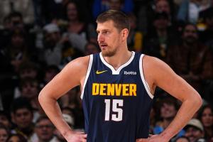 😭关键失误最可惜！约基奇33投抡冒烟空砍41分15板13助2断