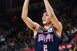 😲足够出色！徐杰19中7空砍21分9板3助2断 狂飙5记三分&加时2记