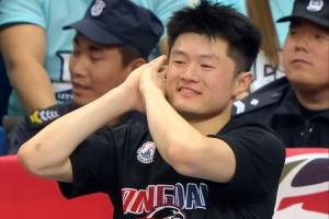 最近很流行哦👀最后1分钟领先18分！青岛郭奇芳“晚安”庆祝！