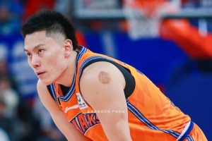攻防都很努力！李弘权10中4拿到12分10板3助&送出3次封盖