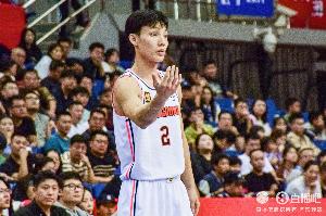 哈维被限制&上海进攻体系运转不起来 徐杰抛投&三分都很有杀伤力
