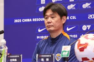 李霄鹏：从场面来看两队实力还是有差距，队员已尽了最大的努力