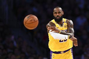 👑詹姆斯在生涯第22个赛季依旧能场均创造43.7分 占比38.3%