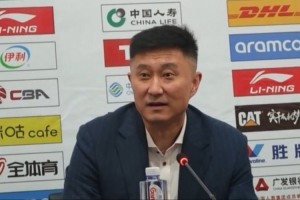 杜锋回应长时间使用三后卫：没发现任骏飞受伤了吗？杜润旺感冒了