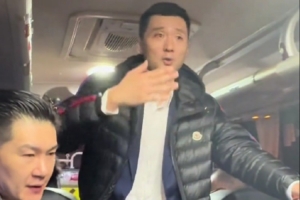 新疆球迷客场鼓舞球队！刘炜揽责：所有的错都是教练我的
