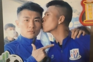😎赵明剑晒昔日合照：于汉超我想蹭你流量，你怎么那么牛逼呐？