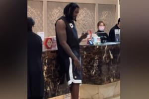 🤣哈雷尔外卖丢了 在酒店大堂一脸懵逼茫然无措……