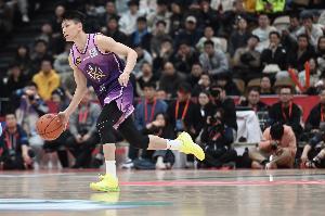 直播吧：刘晓宇前往医院进行核磁共振 腰部有老伤