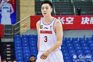 先发制人！胡明轩首节6中4砍下13分 三分3中3