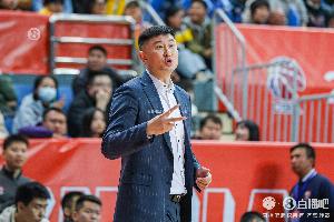 麦穗丰：广东第二节就上一个持球点导致被包夹 进攻也因此被遏制