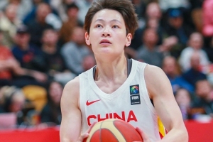 麦穗丰：杨力维经验更丰富&节奏感更强了 是个非常老练的后卫