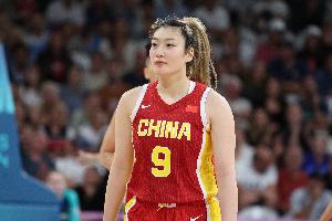外界仍有很多对李梦无缘大名单的质疑声 但我支持宫鲁鸣的决定