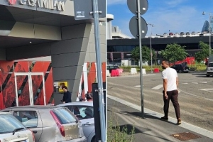 业务繁忙，跟队记者：多名经纪人和转会中间人来到了米兰总部