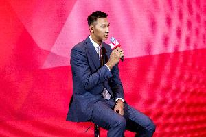 👀CBA30年系列片！明晚央视《篮球公园》节目将播出易建联专访