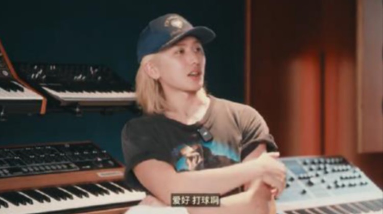 游刃有余cue自己！音乐外的爱好？蔡徐坤：打球啊！打篮球🏀
