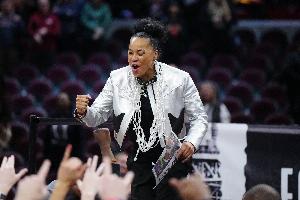 😳NBA历史首个女主帅？尼克斯联系南卡女篮三冠教头🏆️