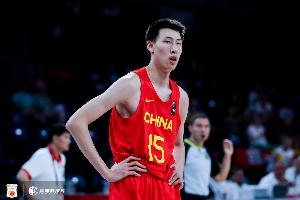 高效攻防！郇斯楠半场3中3拿到8分3板1断2帽 正负值+13