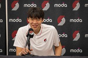 👀文化输出！杨瀚森：教了队友一些中文 只是在节目上不能播出