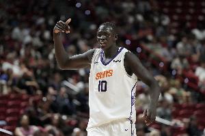 没状态！10号秀马卢阿奇半场7投仅2中拿到4分3板4犯规 正负值-10