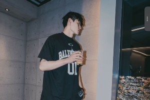 早日康复！曾凡博社媒晒出一波近照 训练时仍戴着护具