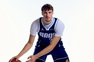 NBA我来了！状元弗拉格定妆照出炉📸