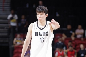 对比明显！上半场杨瀚森个人有5次助攻 而火箭全队才7次