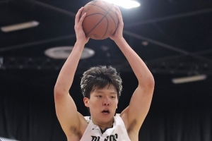 🤔队记：杨瀚森夏联篮板少是因为他都在卡位 球都被队友拿走