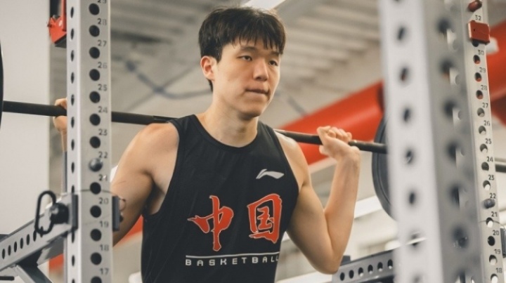 杨瀚森：感谢中国篮协和国家队的理解与支持 路才刚刚开始！