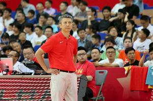 孔德昕：对手级别不高的时候 中国男篮就要进一步自我要求
