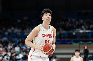 媒体人：中国队今天三分&篮板都还行 希望热身赛对手能来点强度