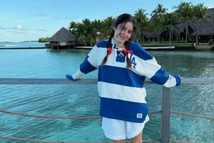 🥰青春的气息！🌊+🌴+🏖️，若奥-内维斯与女友享受假期