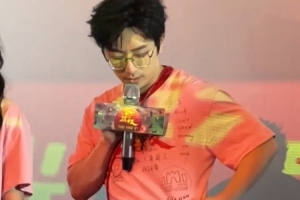 演员白客为苏超苏州队打call：我今天衣服上印了苏州队的队标