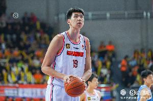中国男篮官方：刘金雨和徐昕将于今日离队 返回各自俱乐部