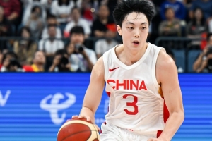 媒体人：胡明轩的全能性让他成为郭士强信任的球员 他的位置稳固