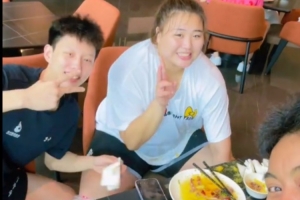 世大运中国女篮夺冠！刘禹彤：奇妙旅程 朋友是我生活的快乐解药