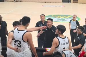 直播吧：徐昕已就言语冲突事件向杜锋道歉 杜锋回应“继续加油”