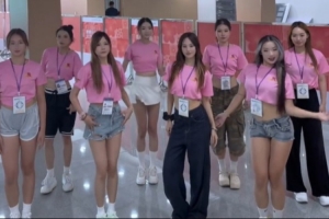 😍😍广东男篮主场啦啦队晒舞蹈表演视频：和姐妹一起跳