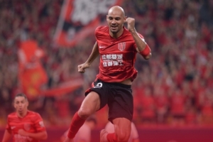 成都蓉城以2-1战胜山东泰山，完成本赛季三杀！