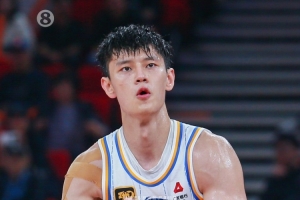 媒体人：E10合同不意味着曾凡博会离开首钢 得争取正式或双向合同