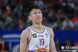 直播吧：刘晓宇进入助教角色协助哈里斯 计划下月自己恢复训练