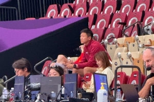 男篮同组对手约旦与印度率先开打 中国教练组两位助教近距离观战