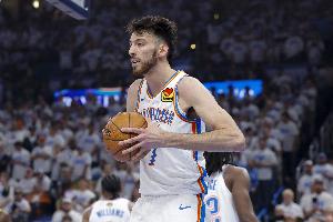 切特生涯季后赛场均正负值+7.39 历史第一 乔丹和库里位列二三位