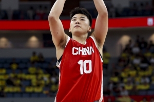 媒体人：王俊杰这敢做动作的打法 难以想象这是位20岁的小将