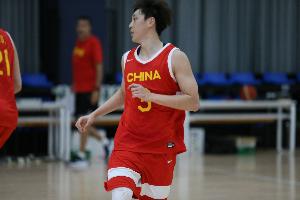 媒体人：状态这么差的胡明轩出战29分钟 说明他有郭导想要的东西