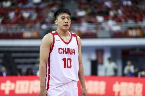 媒体人：男篮半场进攻亮眼 但仍需保持专注应对沙特主场挑战